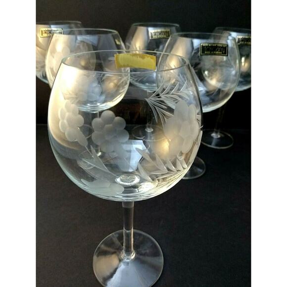 Set of 6 Toscany Etched / Hand Blown Wine Glasses - Picture 3 of 6